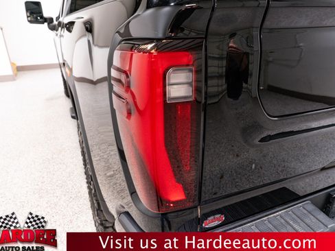 Used 2024 GMC Sierra 2500 Denali Ultimate w/ Snow Plow Prep/Camper Package image 9