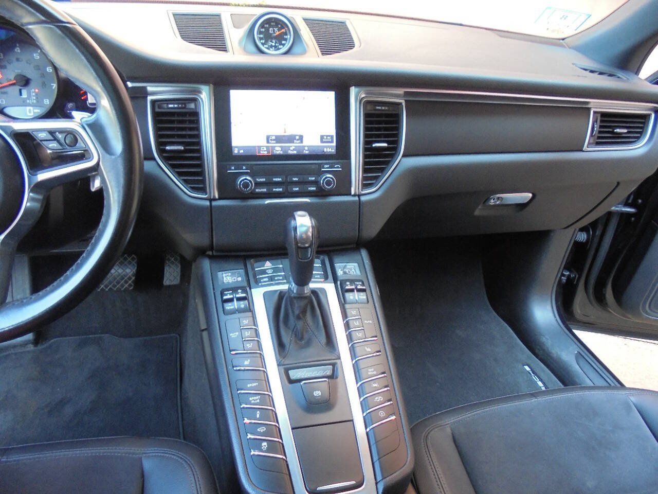Used 2018 Porsche Macan Sport Edition AWD/4WD image 16