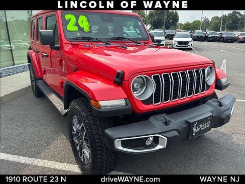Used 2024 Jeep Wrangler Unlimited Sahara AWD/4WD image 9