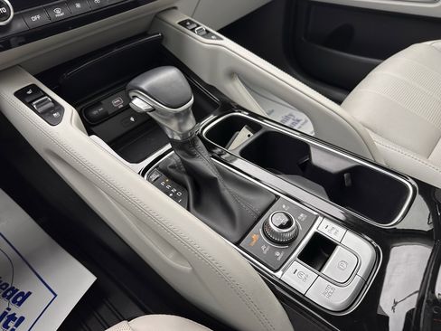 Used 2022 Kia Telluride EX image 16