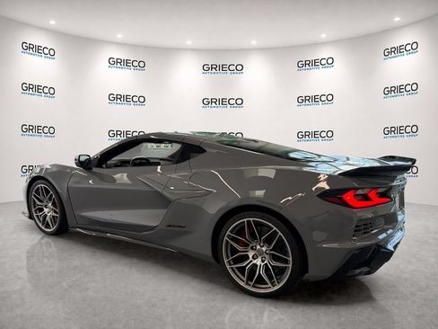 Used 2024 Chevrolet Corvette Z06 RWD image 5