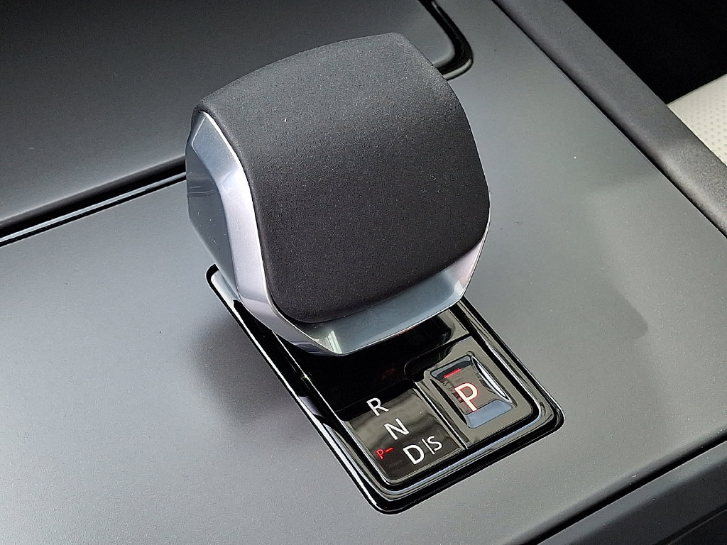 New 2026 Land Rover Discovery Sport Landmark AWD/4WD image 13