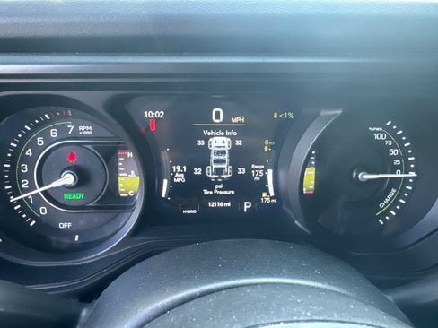 Used 2025 Jeep Wrangler Unlimited Sahara AWD/4WD image 28