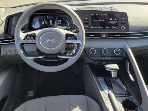 New 2026 Hyundai Elantra SE FWD image 6