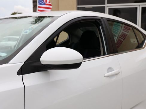 Used 2024 Nissan Sentra SV FWD image 12