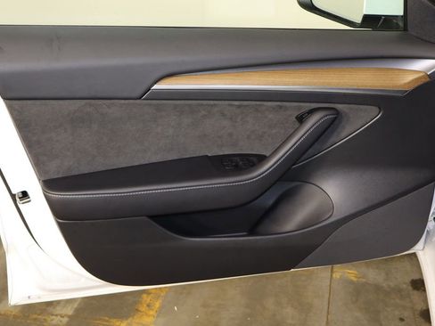 Used 2022 Tesla Model 3 image 17