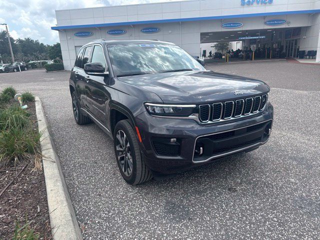 Used 2023 Jeep Grand Cherokee Overland w/ Adv Protech Group III AWD/4WD image 2