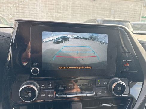 Used 2023 Toyota Highlander L image 19