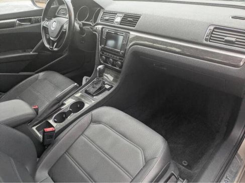 Used 2016 Volkswagen Passat 1.8T SE image 11