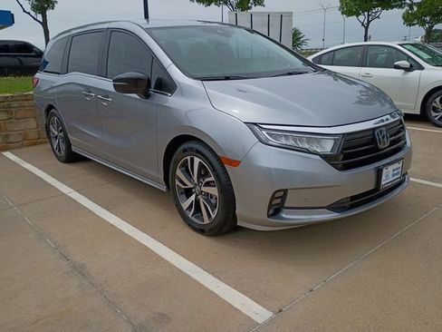 Used 2023 Honda Odyssey Touring image 3