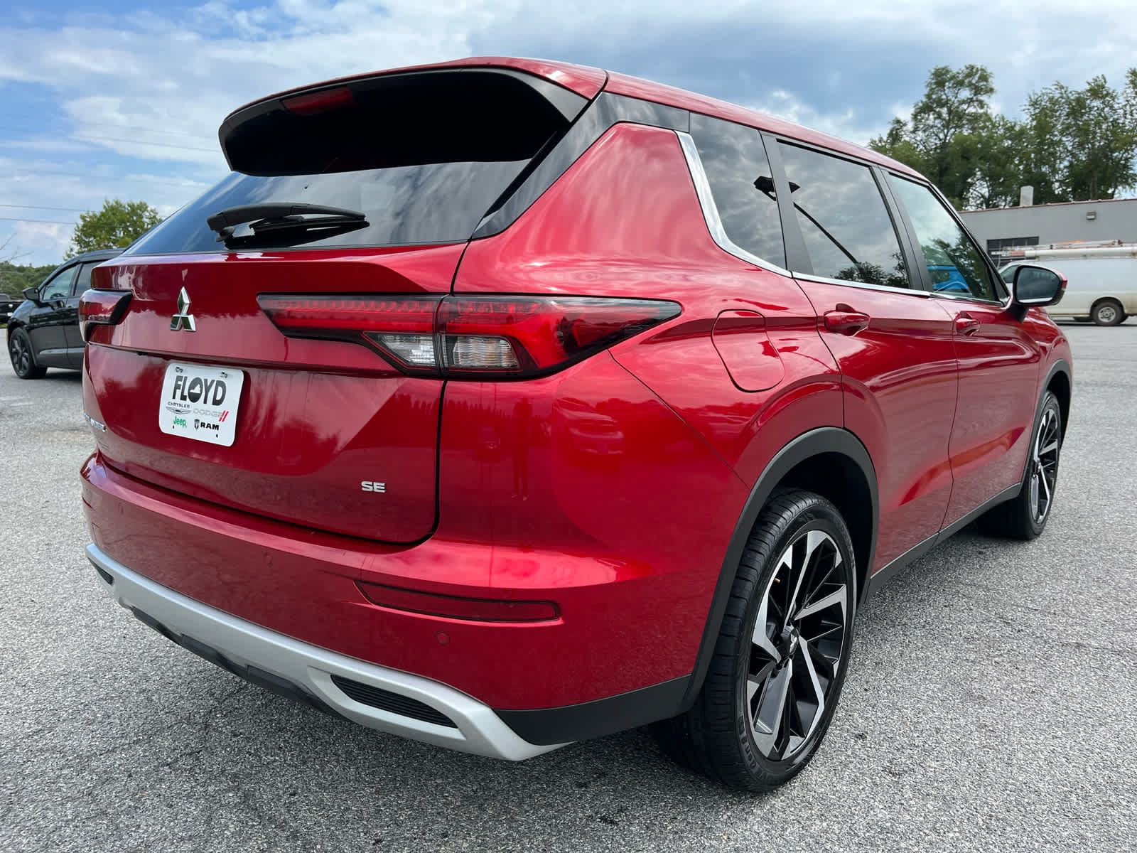 Used 2024 Mitsubishi Outlander SE AWD/4WD image 3