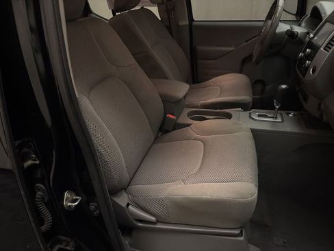 Used 2020 Nissan Frontier SV image 3