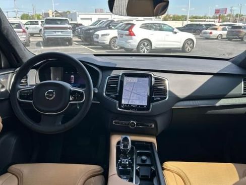 Used 2023 Volvo XC90 B6 Ultimate w/ Lounge Package image 11