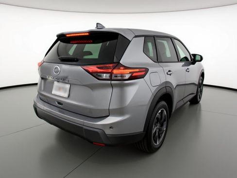 Used 2025 Nissan Rogue SV FWD image 9
