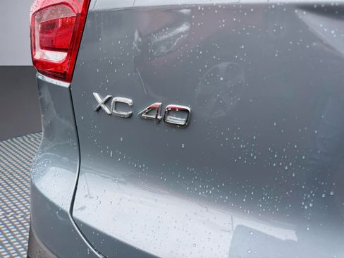 Used 2022 Volvo XC40 T5 Momentum AWD/4WD image 8