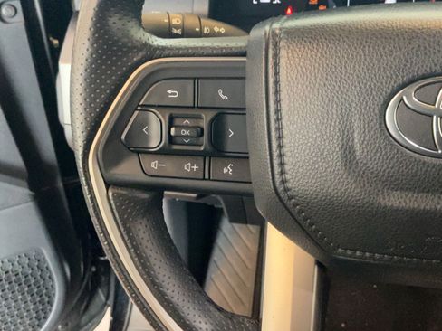 Certified 2025 Toyota 4Runner SR5 AWD/4WD image 17