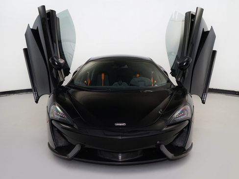 Used 2017 McLaren 570S RWD image 3