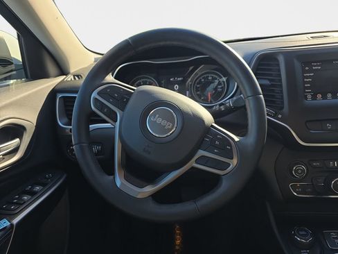 Used 2019 Jeep Cherokee Latitude Plus w/ Cold Weather Group AWD/4WD image 11