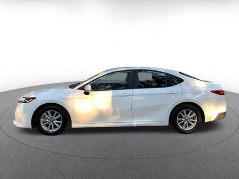 Used 2025 Toyota Camry LE image 4