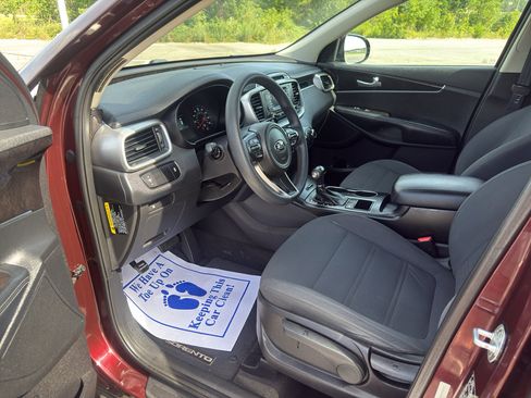 Used 2016 Kia Sorento FWD image 9