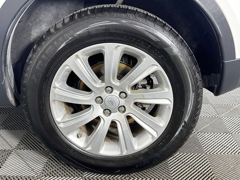 Used 2019 Land Rover Discovery Sport SE AWD/4WD image 36