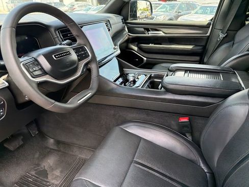 Used 2024 Jeep Wagoneer Series III AWD/4WD image 16