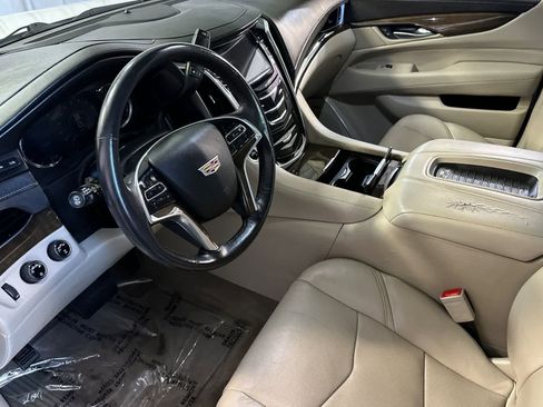Used 2020 Cadillac Escalade Luxury AWD/4WD image 12