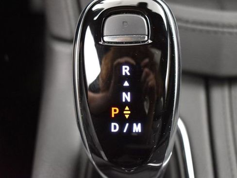 Used 2025 Cadillac XT5 Premium Luxury FWD image 17