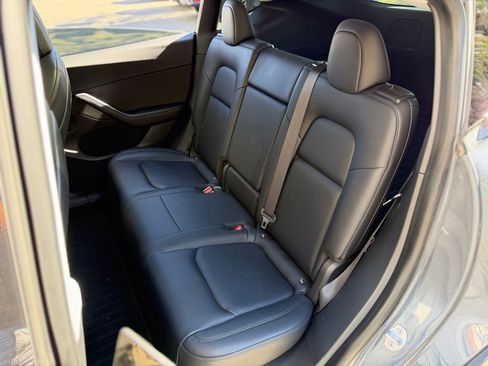 Used 2021 Tesla Model Y Long Range image 31