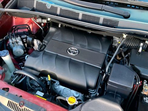 Used 2013 Toyota Sienna LE image 30