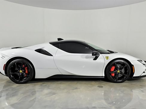 Used 2023 Ferrari SF90 Stradale AWD/4WD image 10