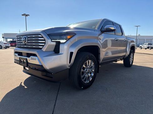 Used 2025 Toyota Tacoma Limited image 8