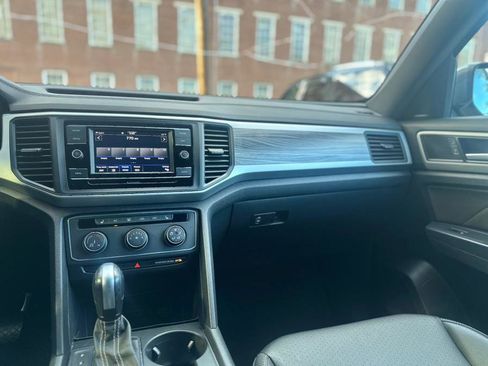 Used 2022 Volkswagen Atlas Cross Sport SE image 18