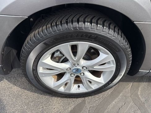 Used 2011 Ford Taurus SEL image 19