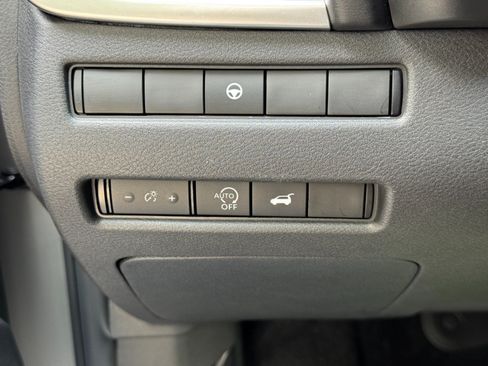 Used 2024 Nissan Rogue SV w/ SV Premium Package FWD image 17