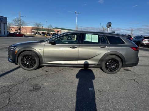 Used 2018 Buick Regal Preferred w/ Driver Confidence Package #1 image 2