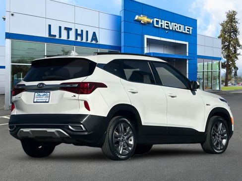 Used 2021 Kia Seltos S AWD/4WD image 2