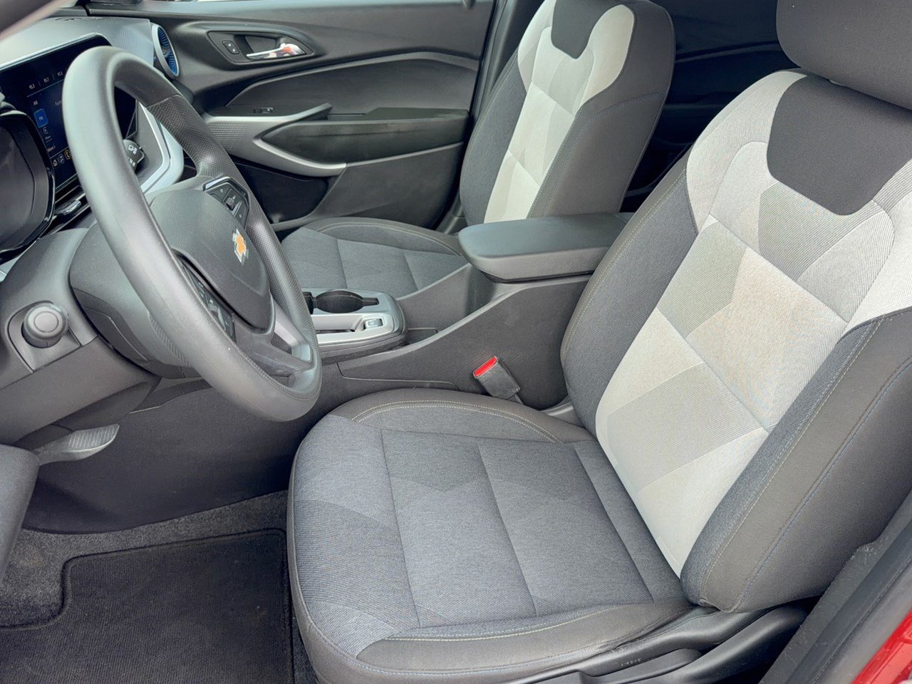 Used 2024 Chevrolet Trax LS w/ LS Convenience Package FWD image 5