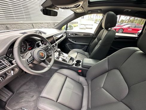 Used 2026 Porsche Macan AWD/4WD image 4