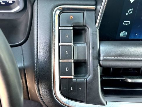 Used 2023 Chevrolet Suburban Z71 w/ Z71 Off-Road Package AWD/4WD image 18