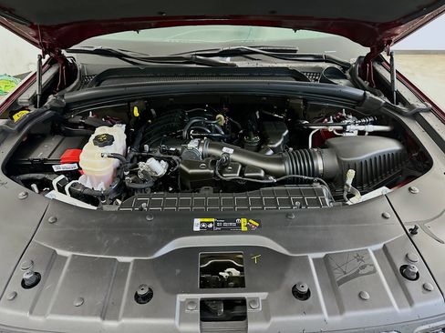 Used 2023 Jeep Grand Cherokee Limited w/ Black Appearance Package AWD/4WD image 35