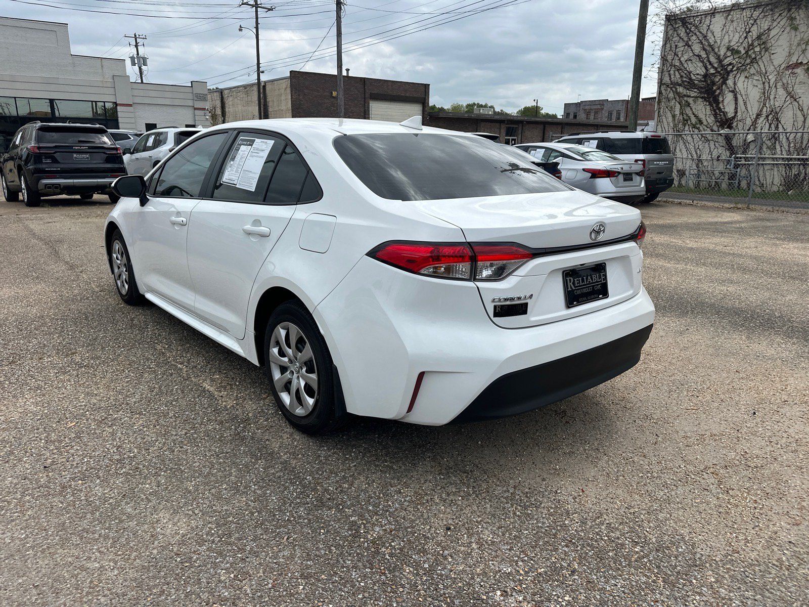Used 2025 Toyota Corolla LE FWD image 4