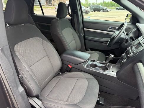 Used 2019 Ford Explorer XLT FWD image 18