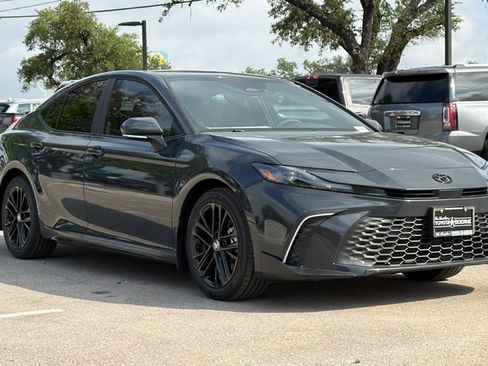 New 2026 Toyota Camry SE image 3
