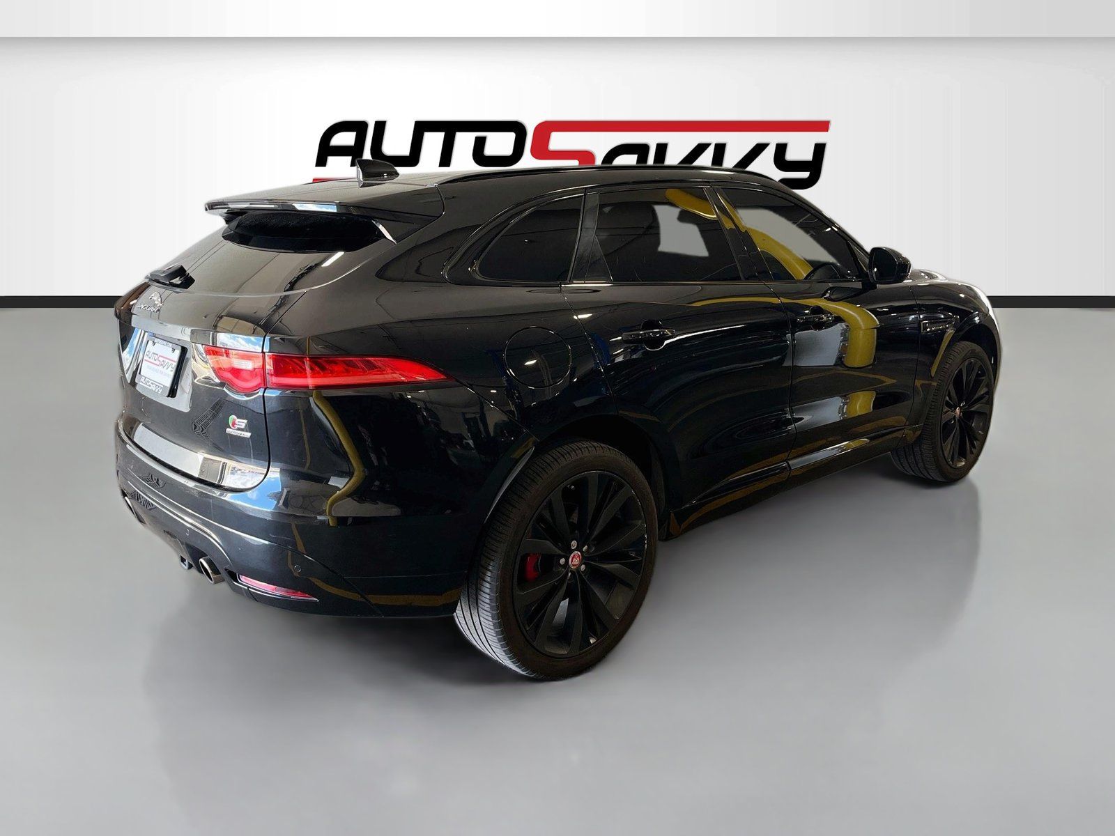 Used 2017 Jaguar F-PACE S AWD/4WD image 7