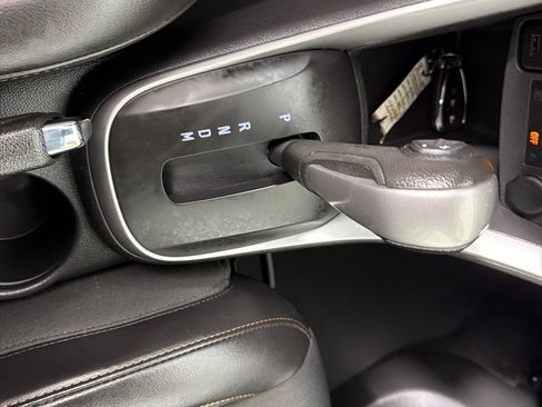 Used 2022 Chevrolet Trax LT w/ Driver Confidence Package image 16