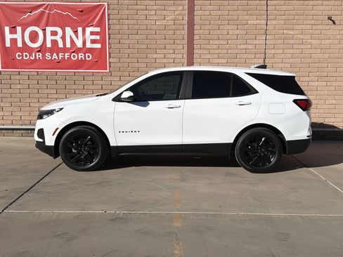 Used 2023 Chevrolet Equinox LS w/ LS Convenience Package image 2