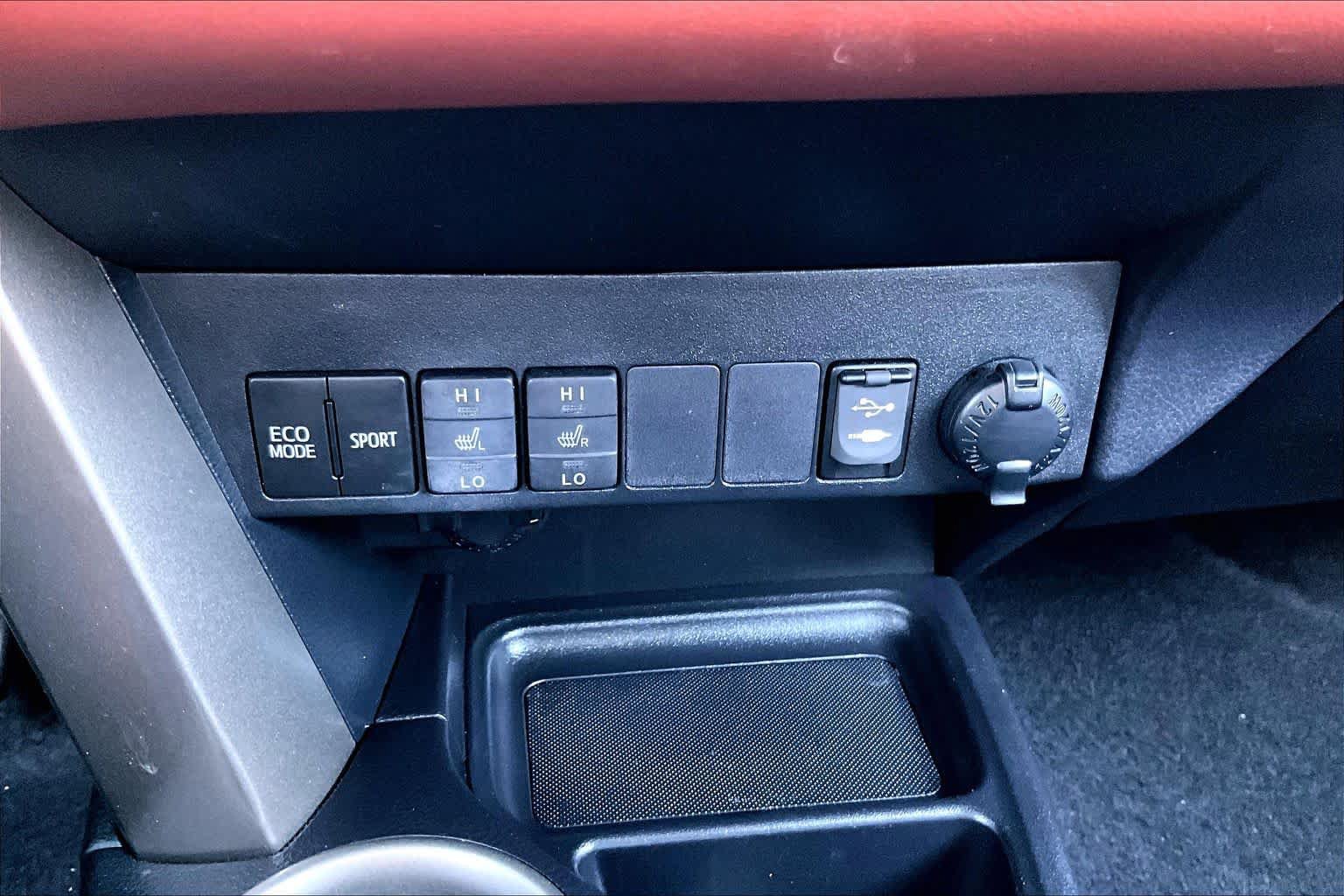 Used 2013 Toyota RAV4 Limited AWD/4WD image 32