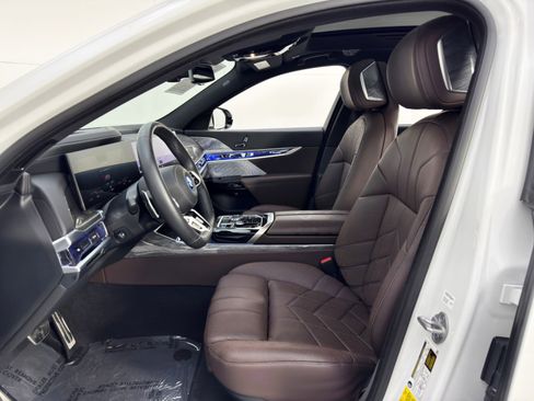 Used 2023 BMW i7 xDrive60 w/ Executive Package 2 image 16