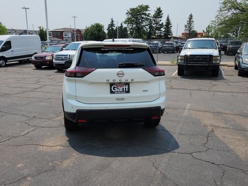 Used 2024 Nissan Rogue S AWD/4WD image 9